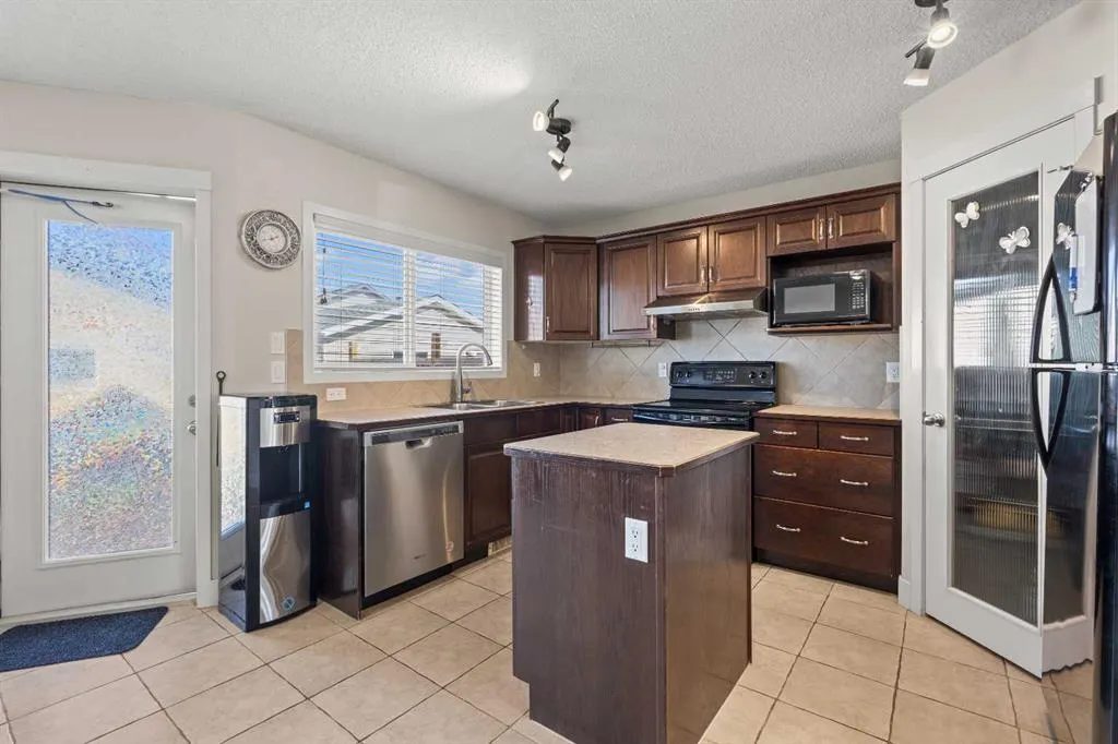 199 Cranberry Close SE