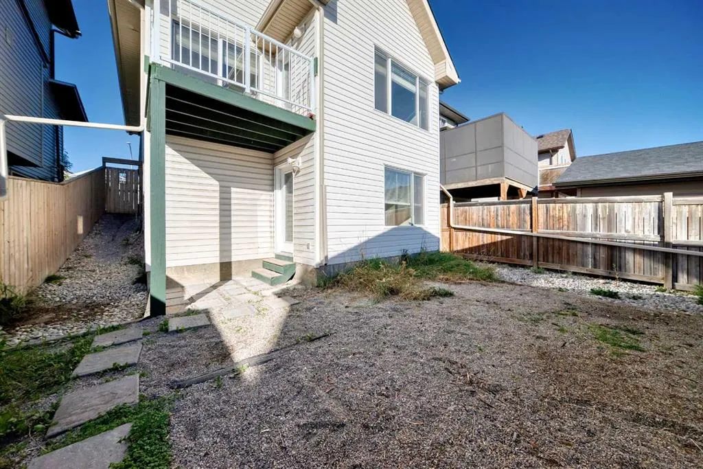 205 Panora Close NW