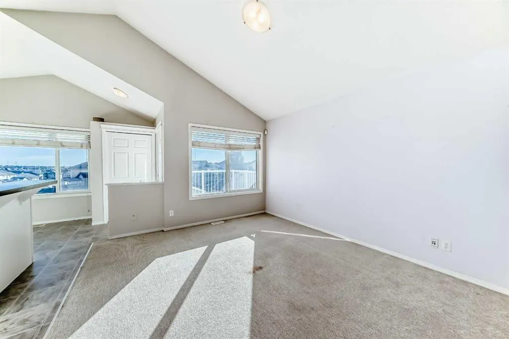 205 Panora Close NW