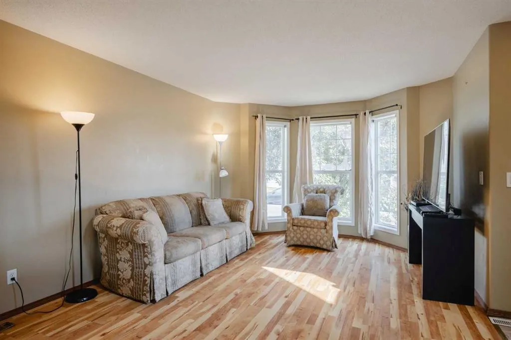 276 Cramond Close SE