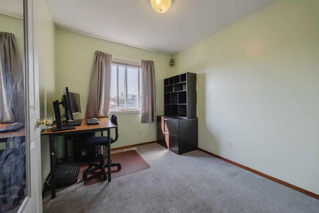276 Cramond Close SE
