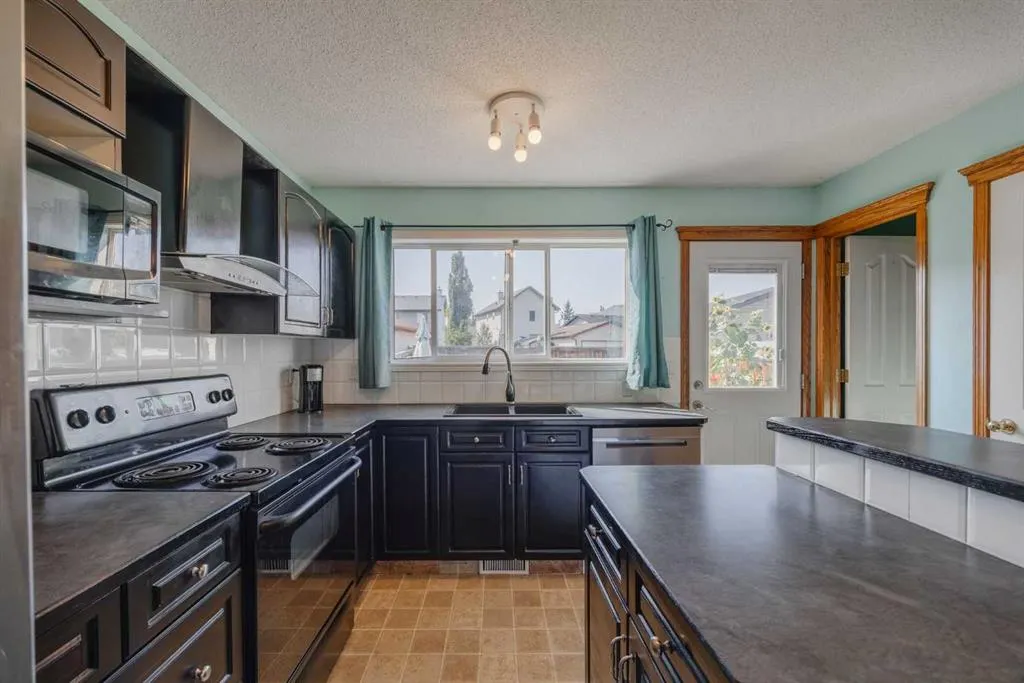 276 Cramond Close SE