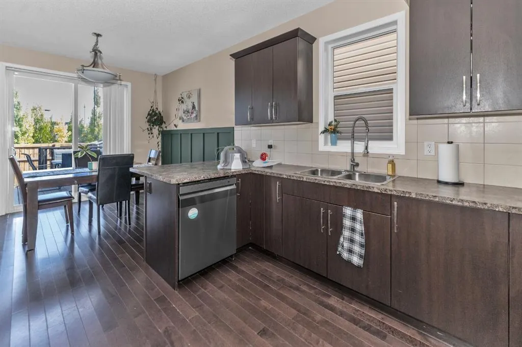 568 Windbrook Heights SW