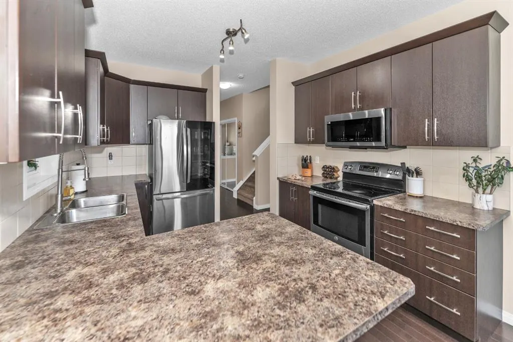568 Windbrook Heights SW