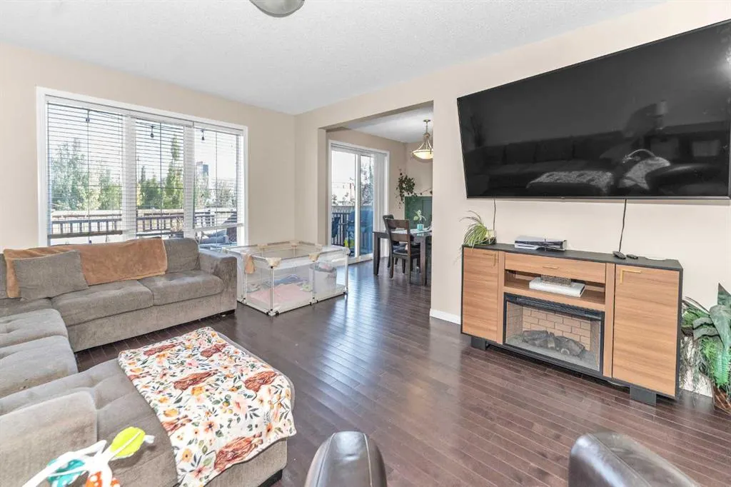 568 Windbrook Heights SW