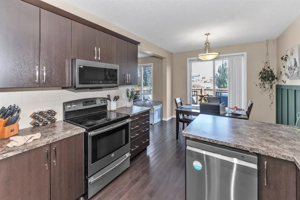 568 Windbrook Heights SW