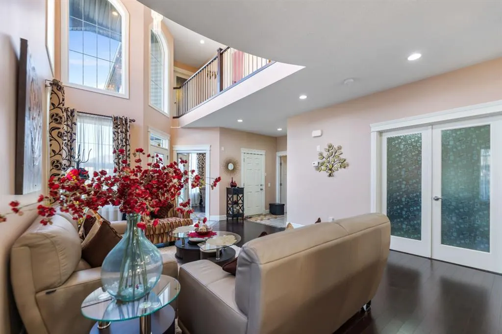 19 SADDLELAKE View NE