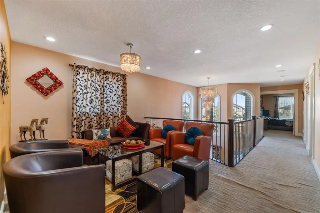 19 SADDLELAKE View NE