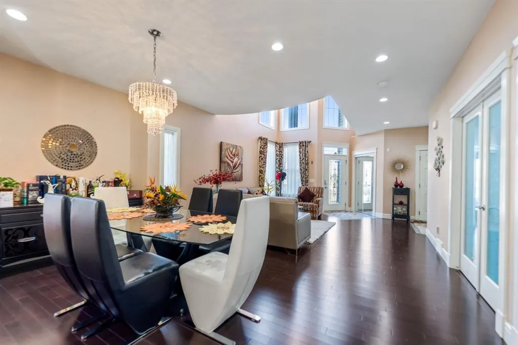 19 SADDLELAKE View NE