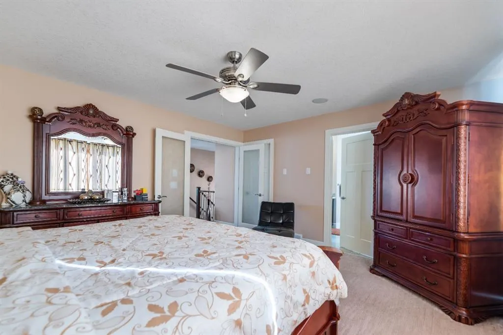 19 SADDLELAKE View NE