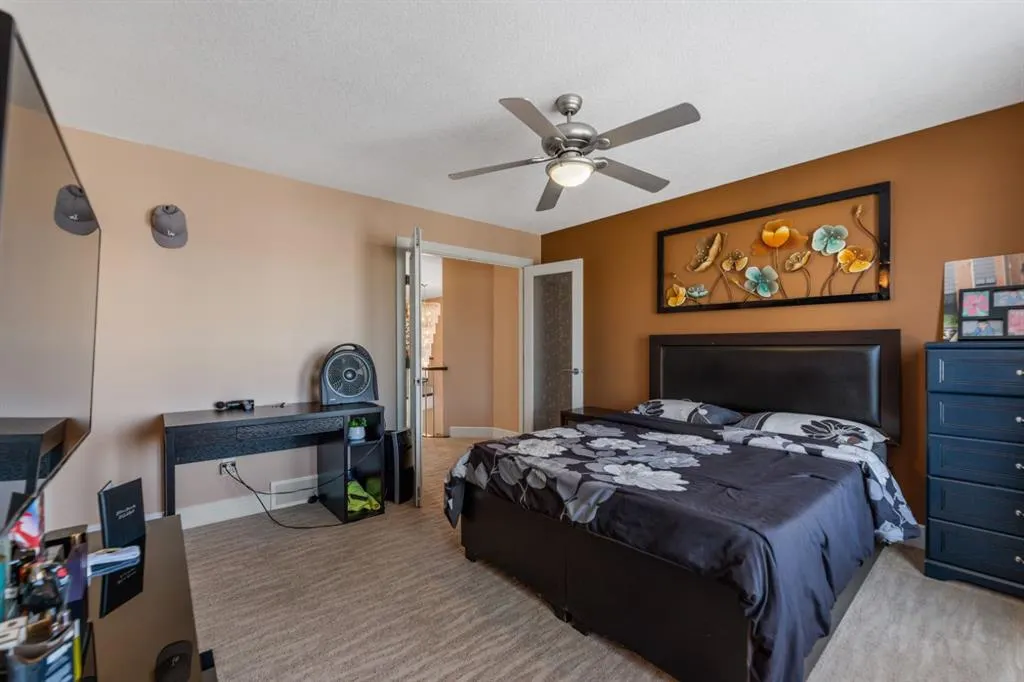 19 SADDLELAKE View NE