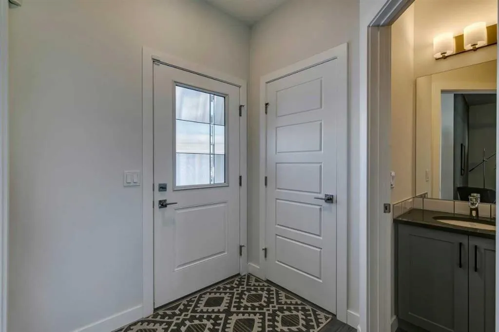 600 Buffaloberry Manor SE