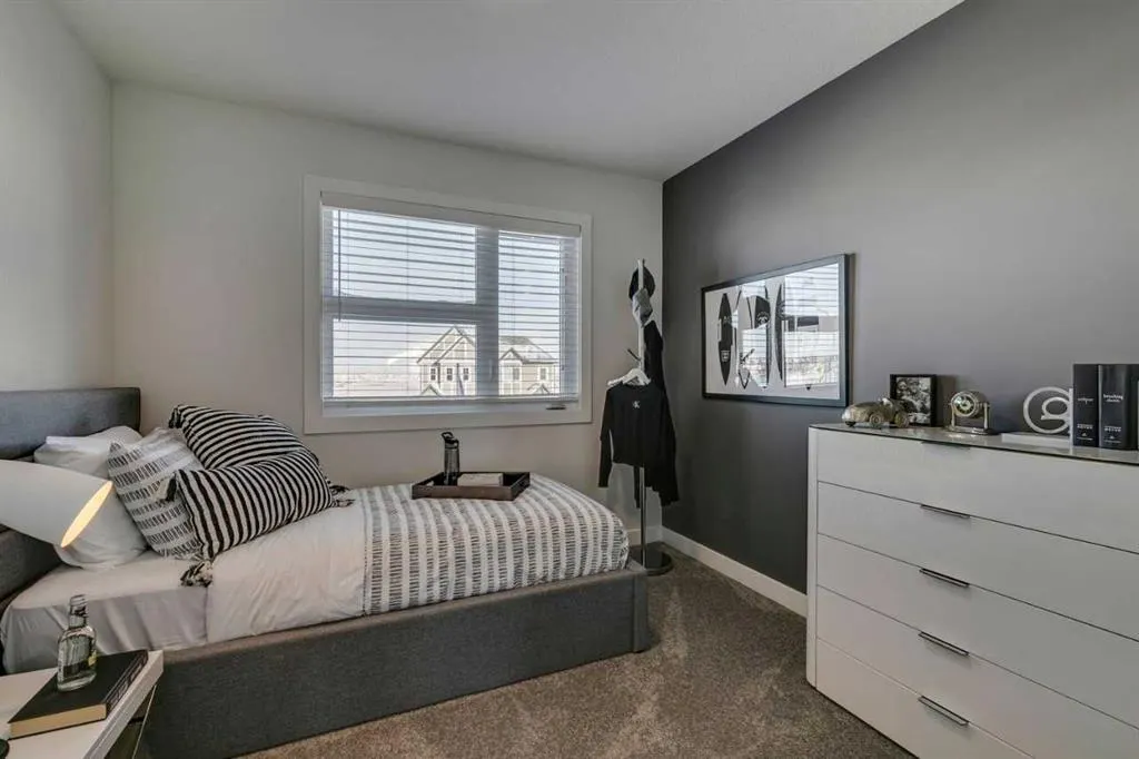 600 Buffaloberry Manor SE