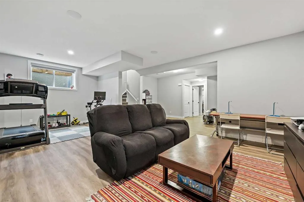 34 Coach Ridge Point SW