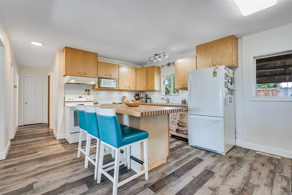 230 Frederick Avenue W