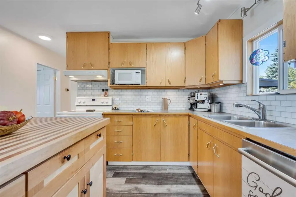 230 Frederick Avenue W