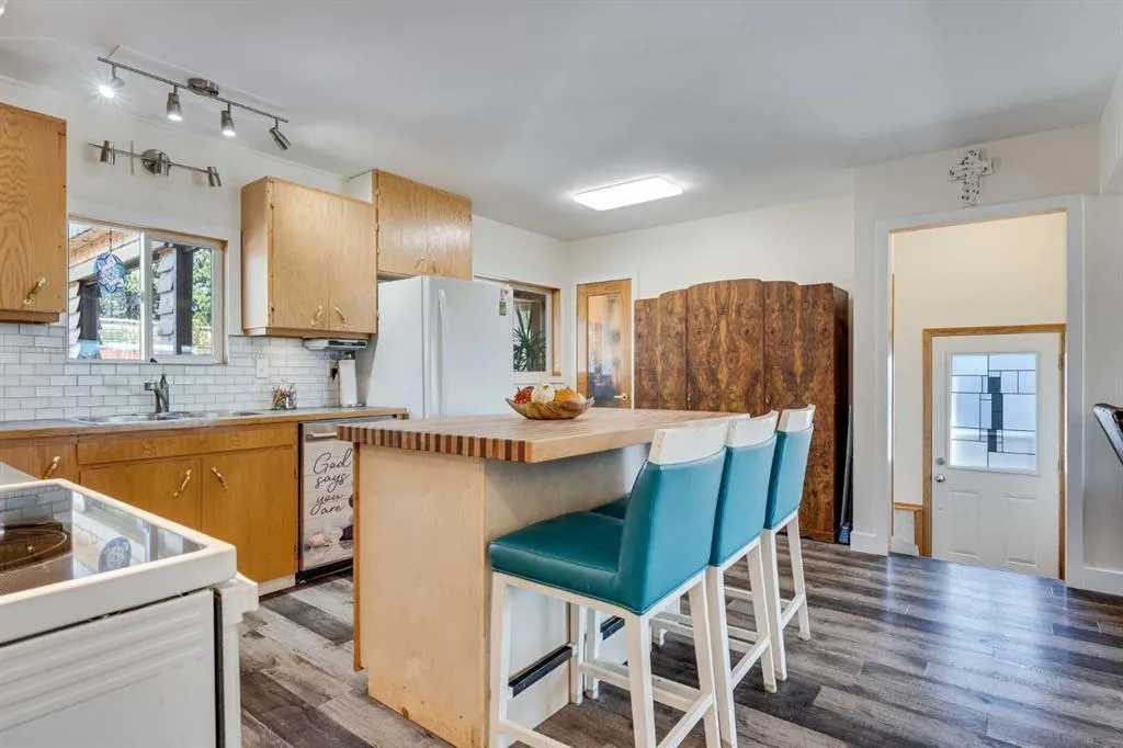 230 Frederick Avenue W