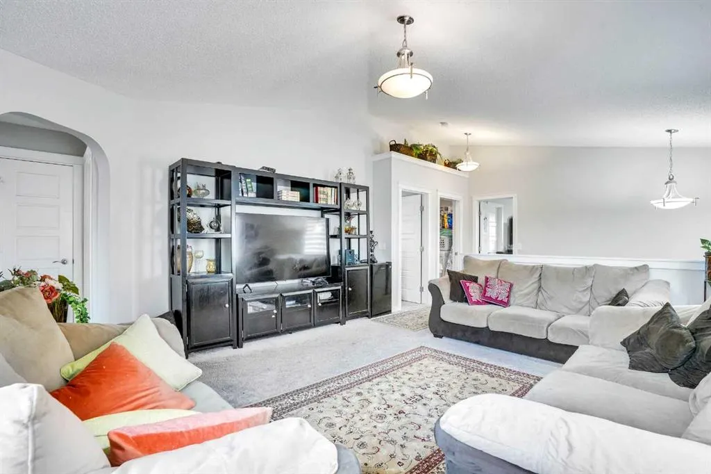 272 Skyview Shores Manor NE