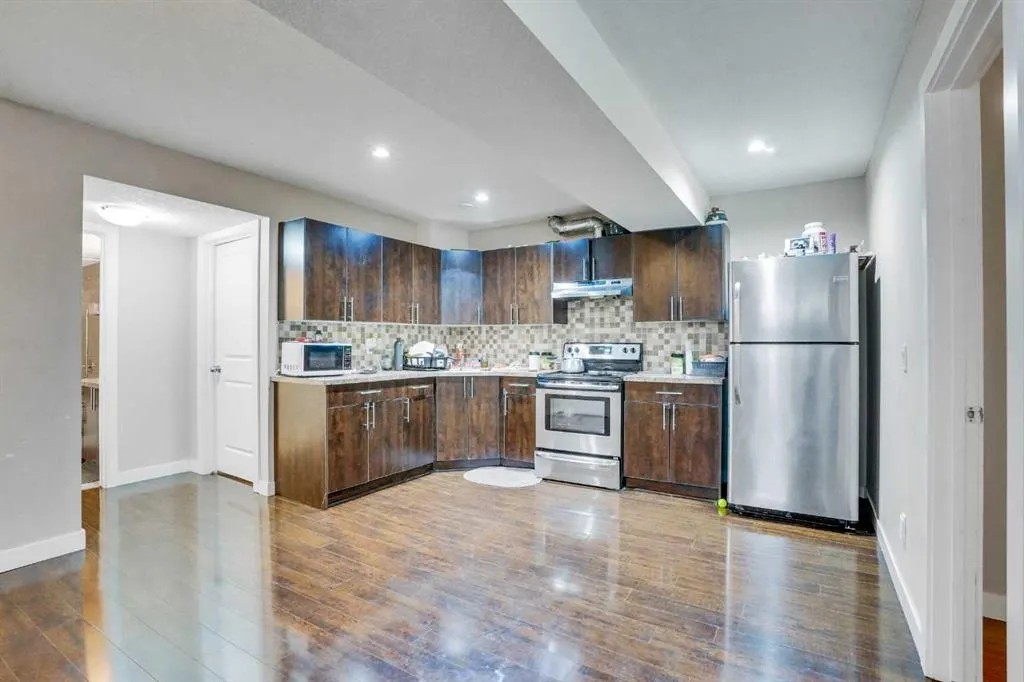 272 Skyview Shores Manor NE
