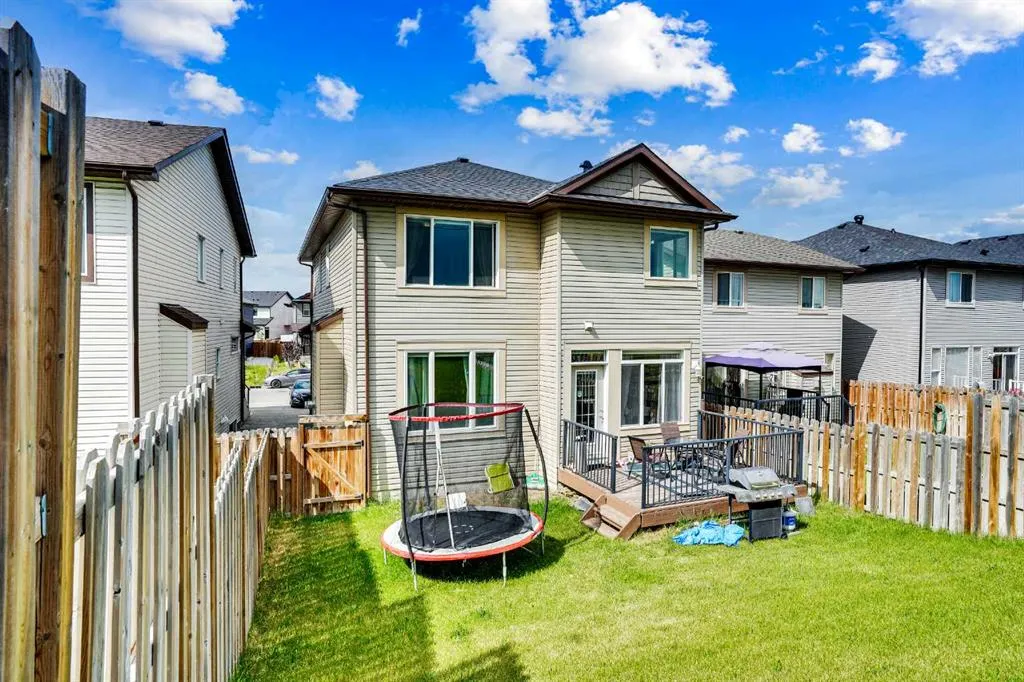 272 Skyview Shores Manor NE