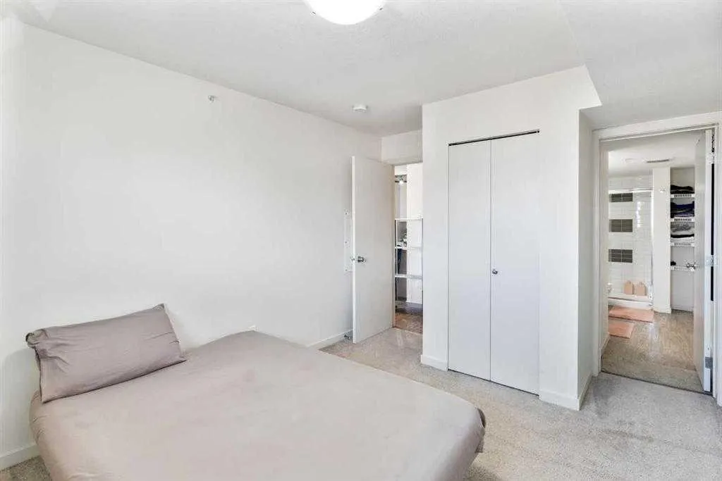 181 Skyview Ranch Manor NE, #2411
