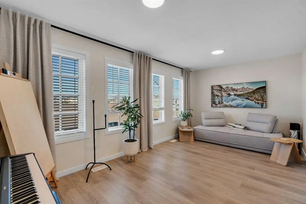 90 Savoy Landing SE