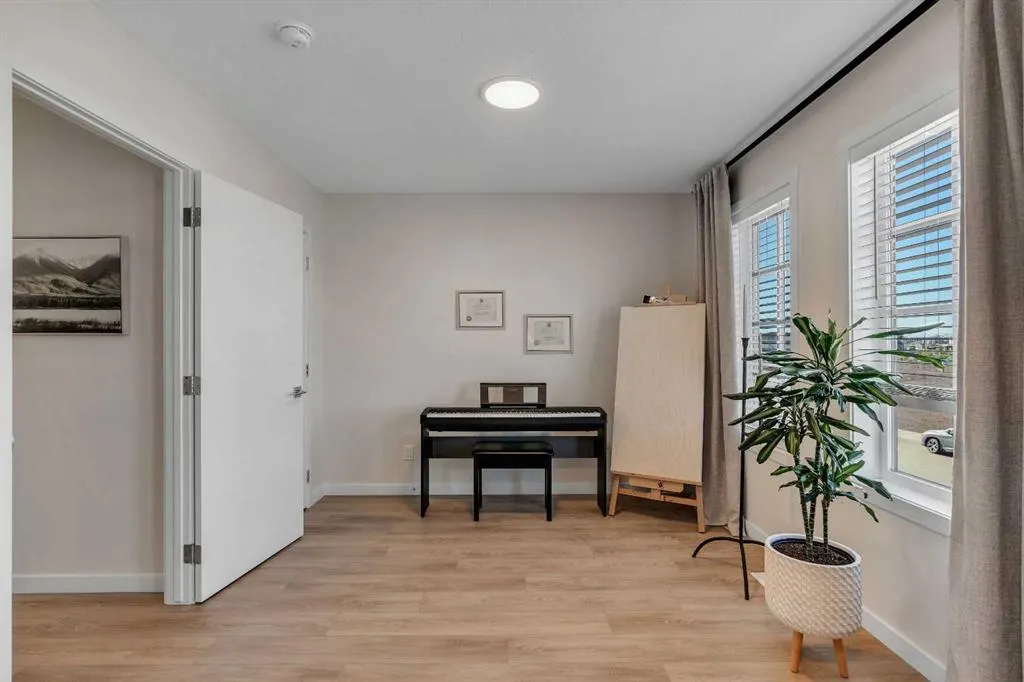 90 Savoy Landing SE