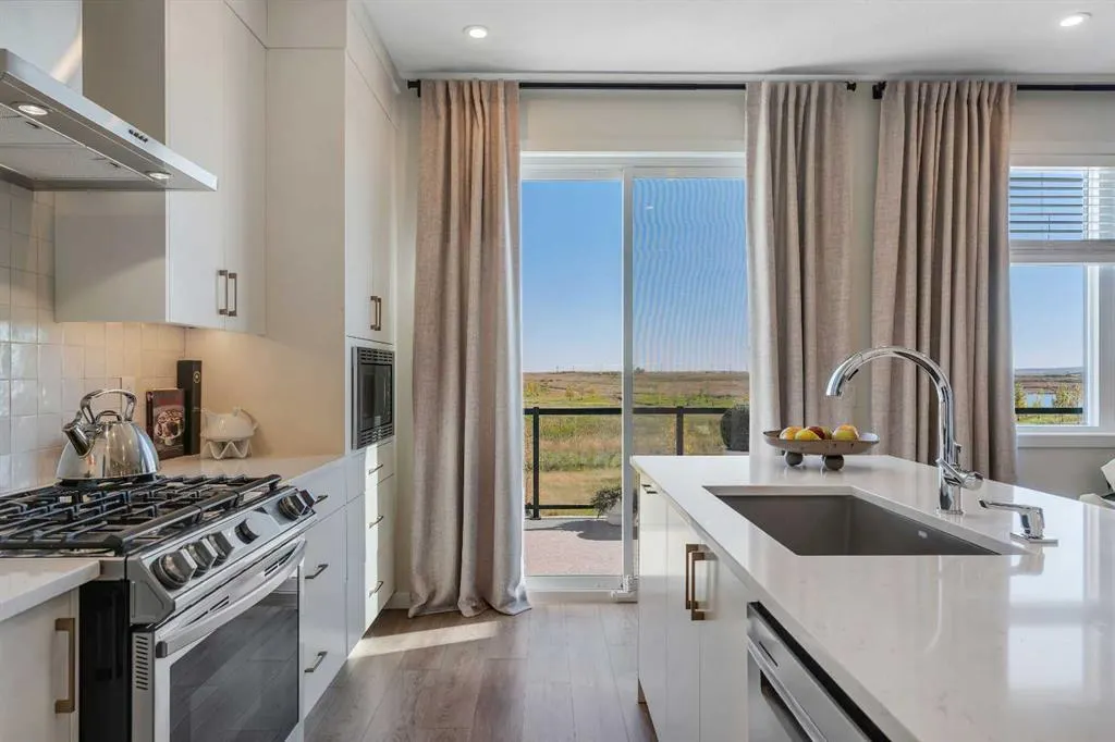 90 Savoy Landing SE