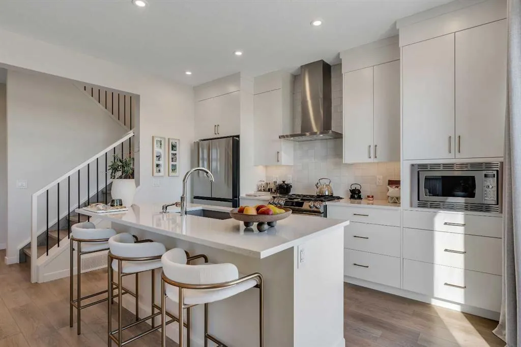 90 Savoy Landing SE