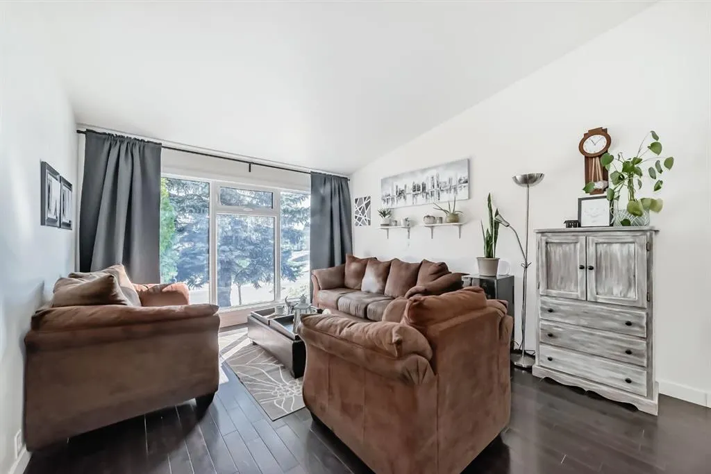 208 Woodbine Boulevard SW