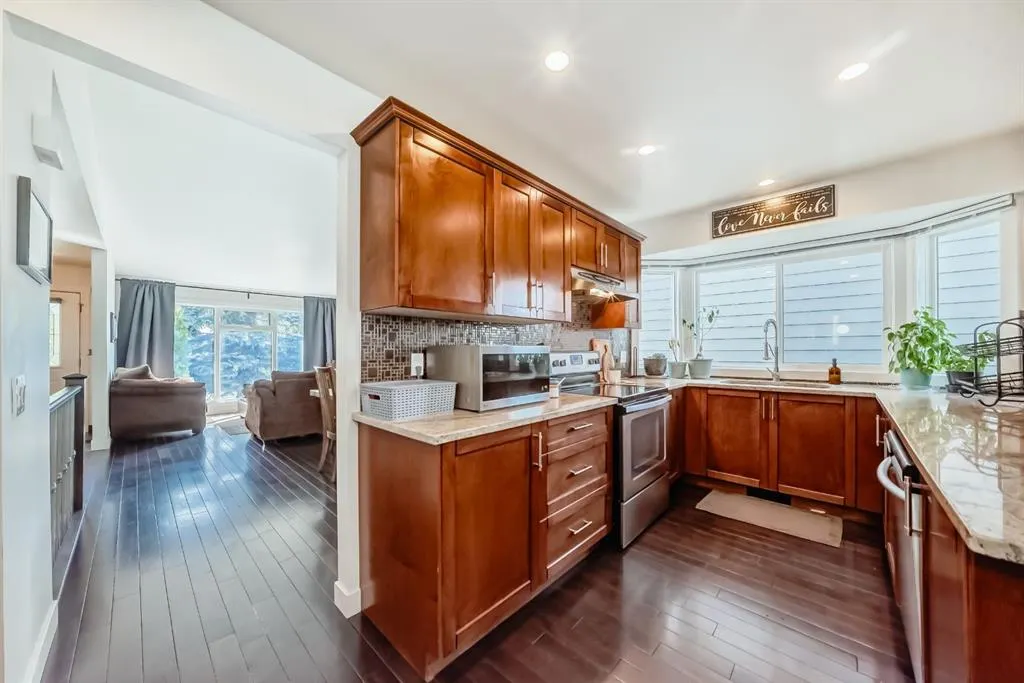 208 Woodbine Boulevard SW