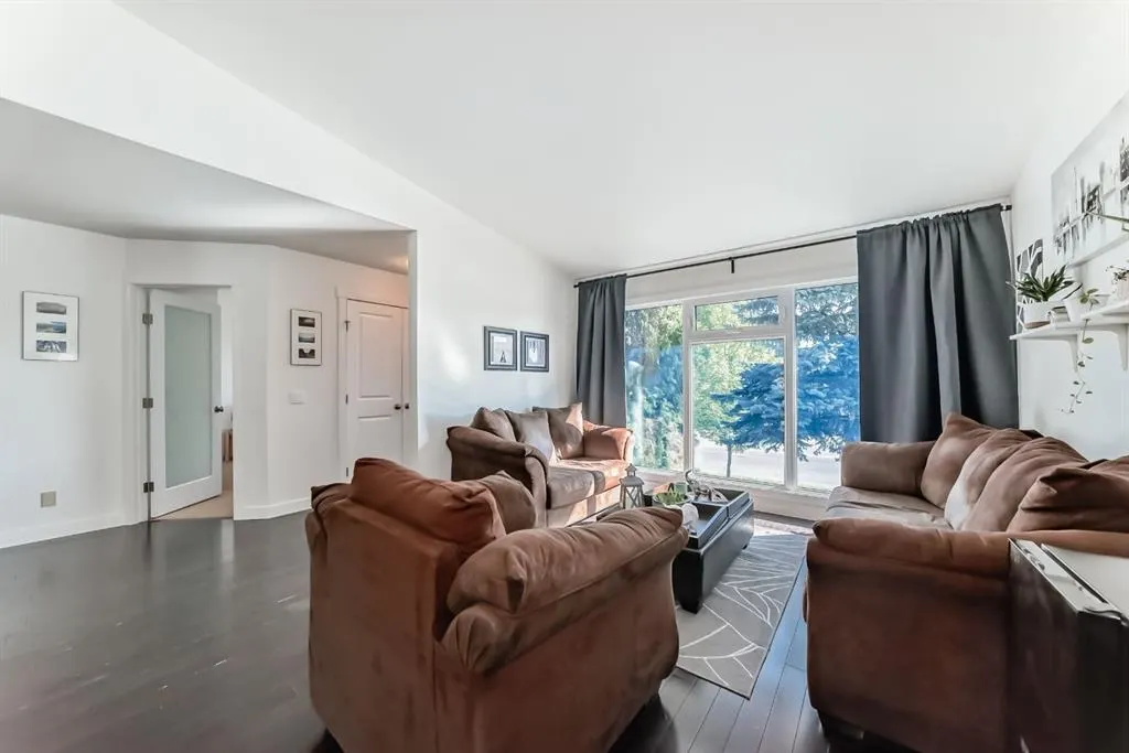 208 Woodbine Boulevard SW