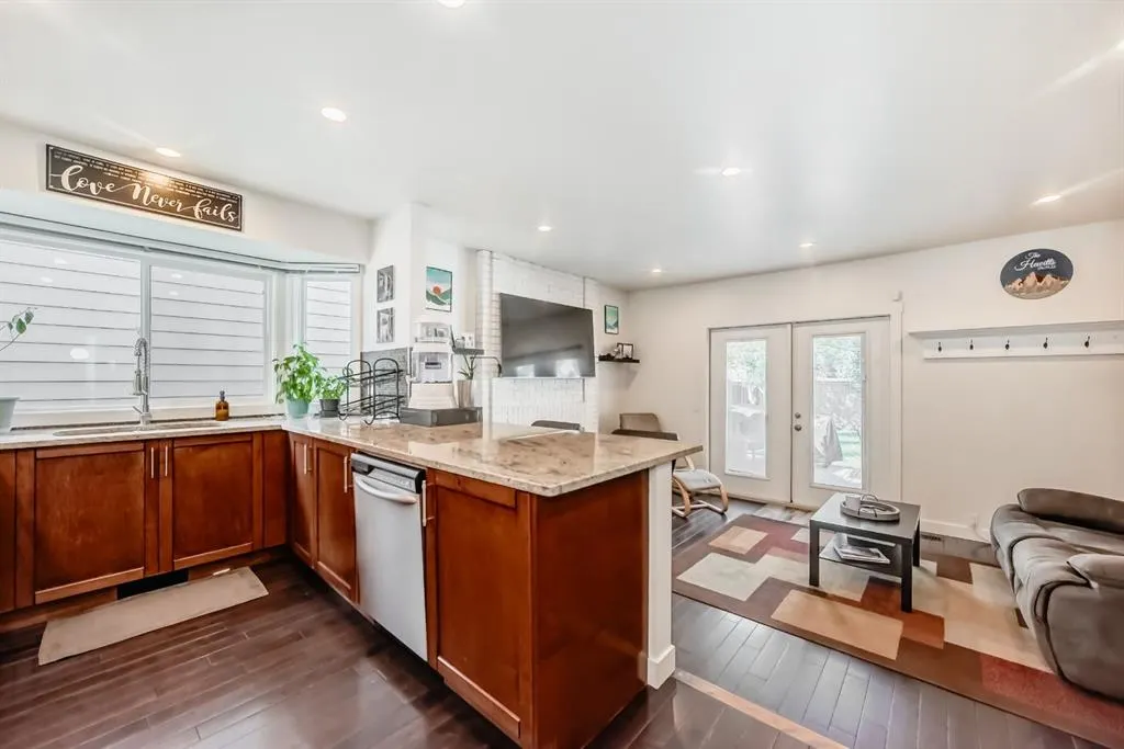 208 Woodbine Boulevard SW