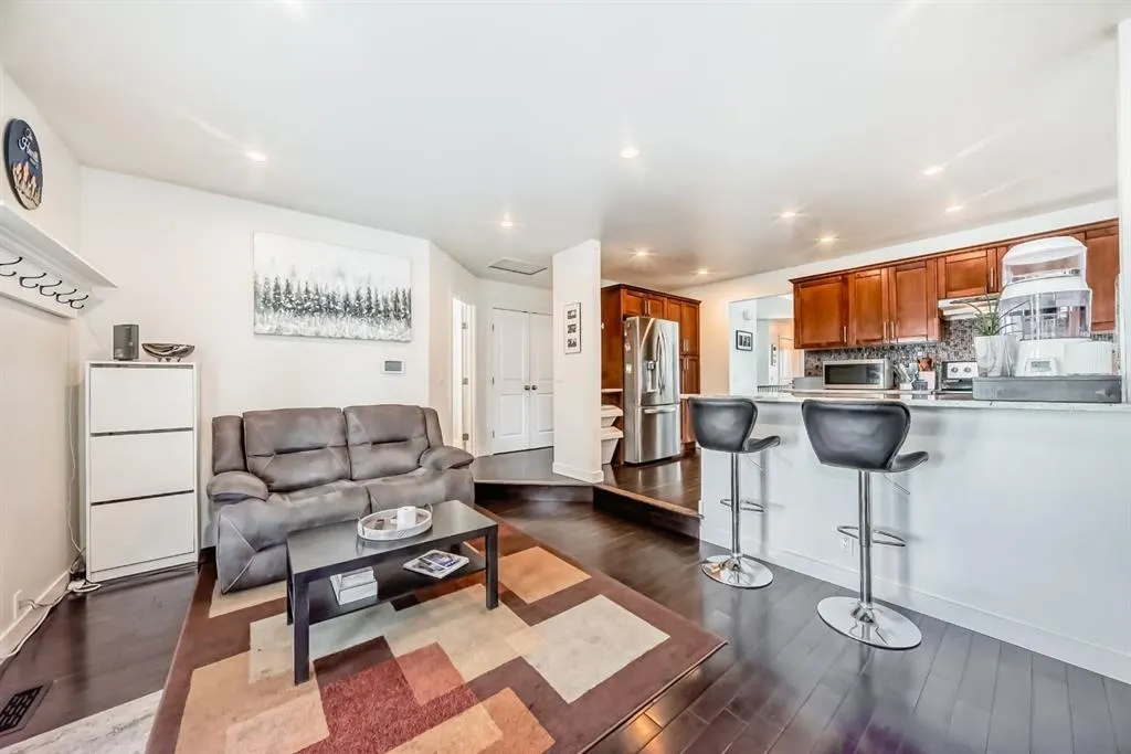 208 Woodbine Boulevard SW