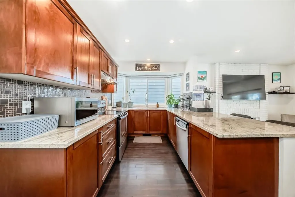 208 Woodbine Boulevard SW