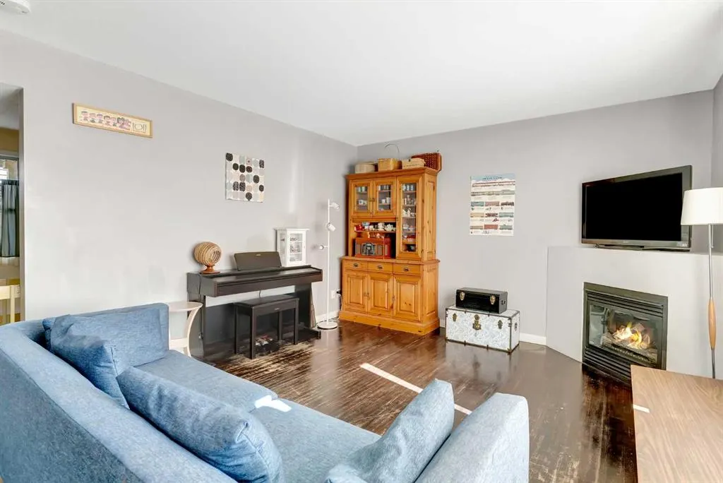 314 Regal Park NE