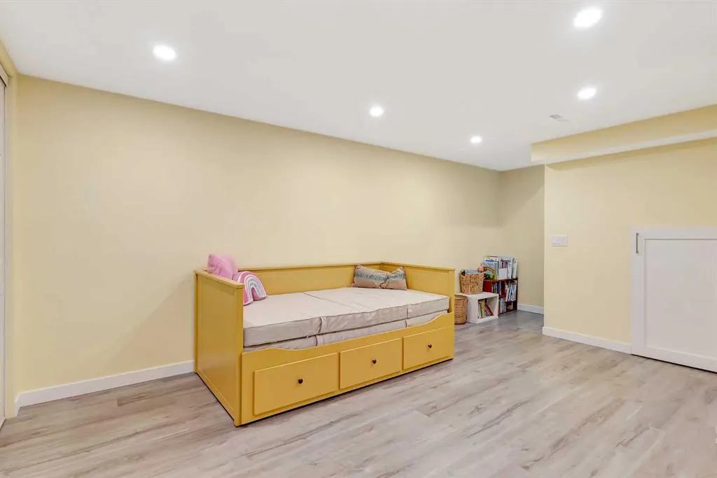 314 Regal Park NE