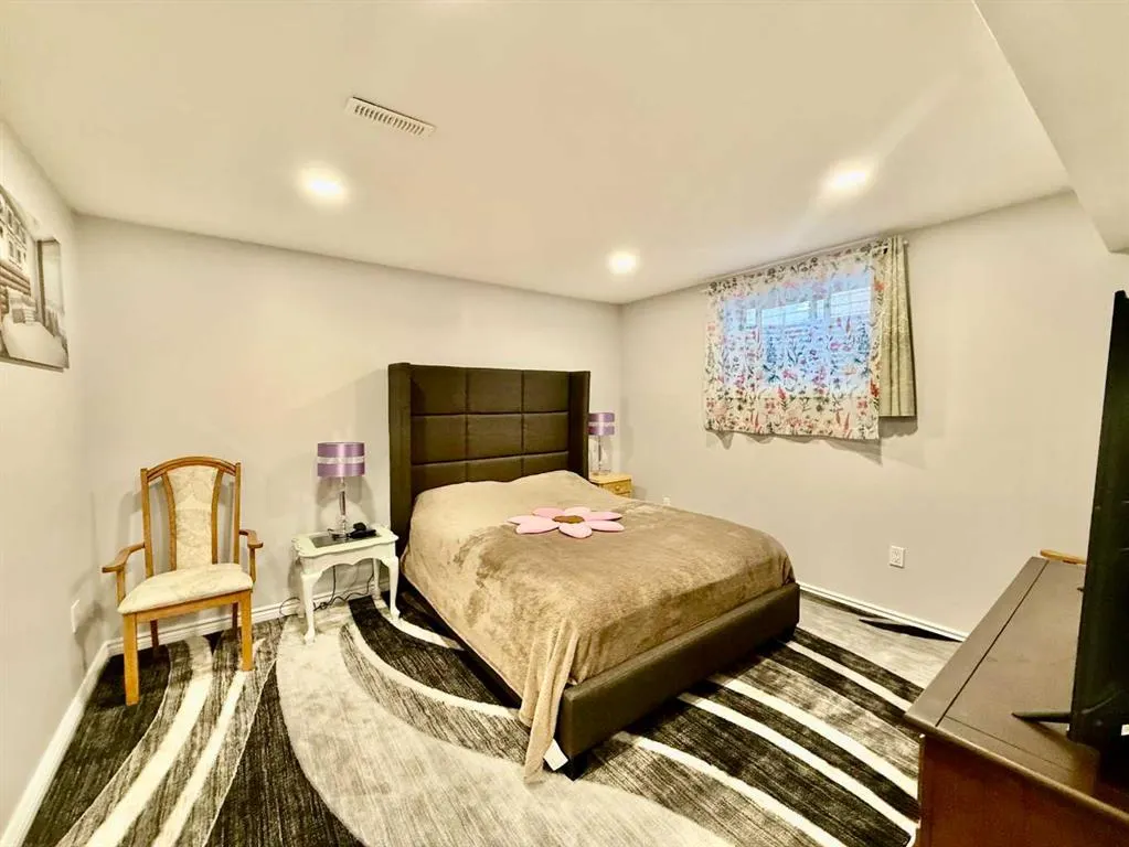 43 Bridlecrest Road SW