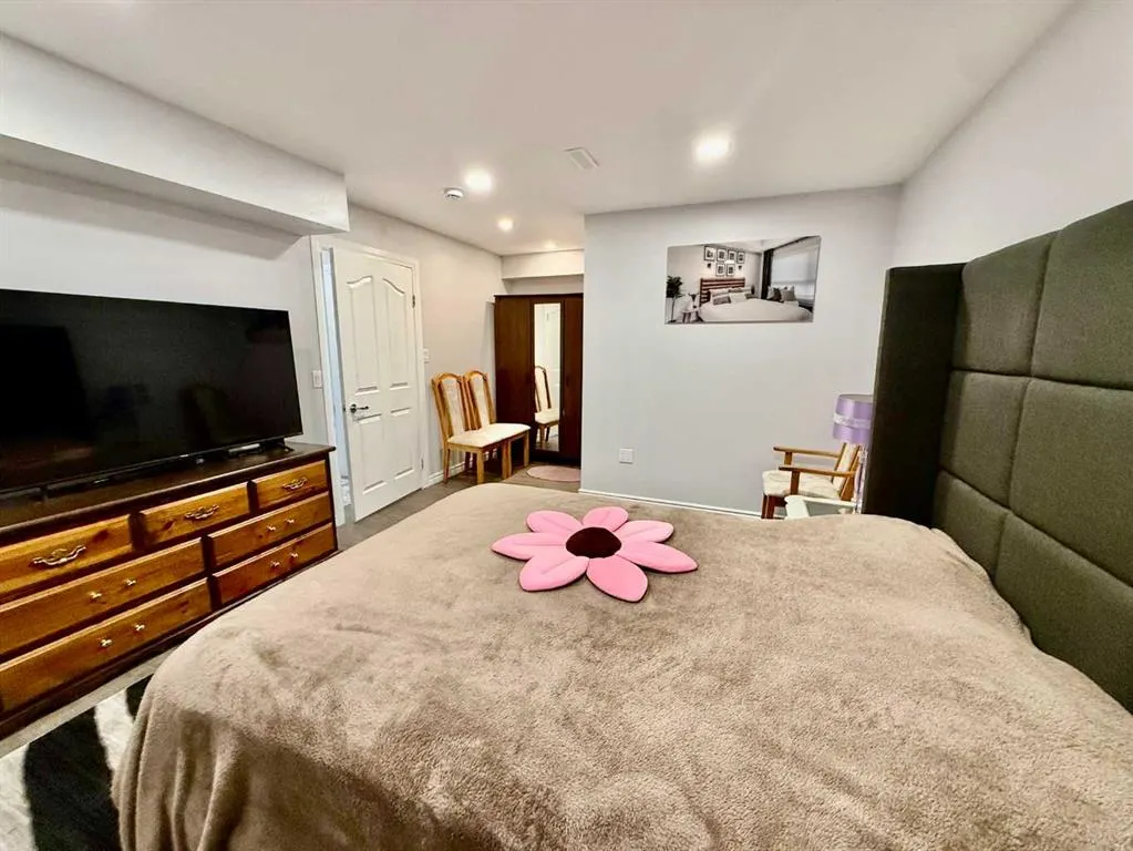 43 Bridlecrest Road SW