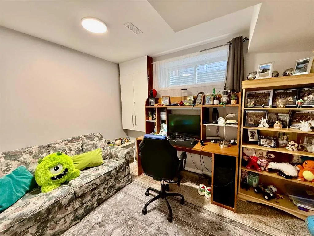 43 Bridlecrest Road SW