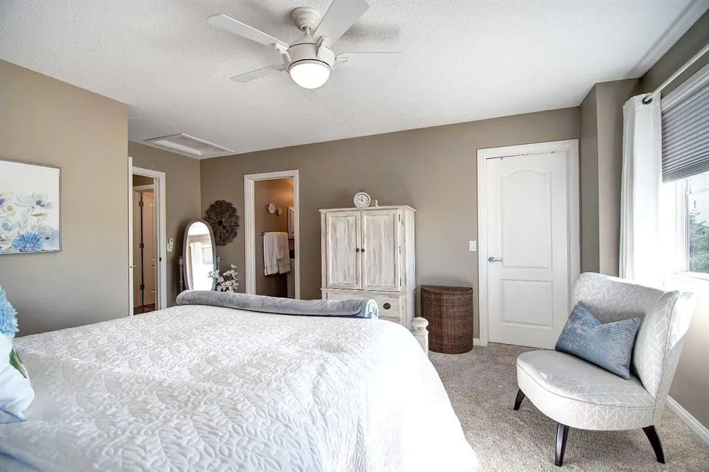 155 Royal Manor NW