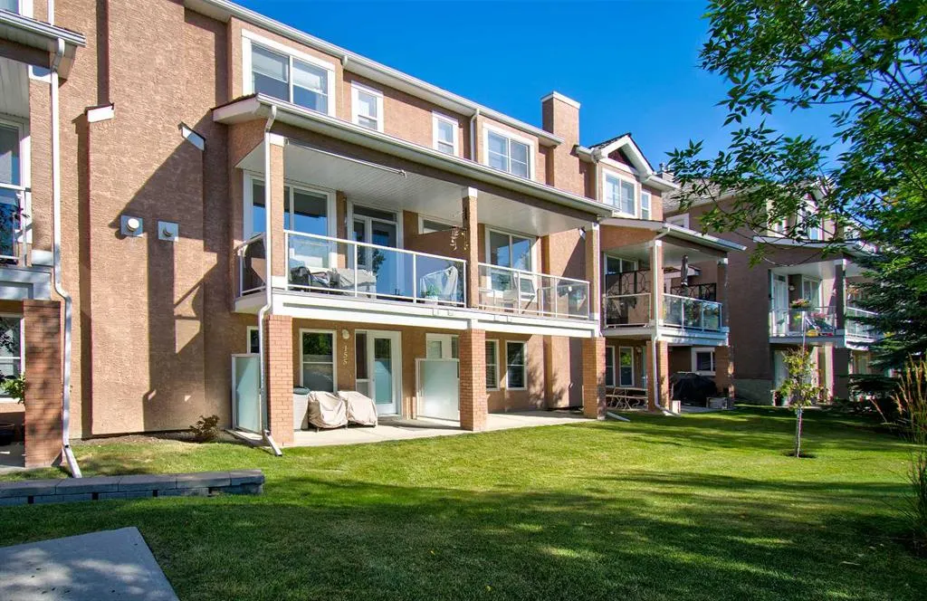 155 Royal Manor NW