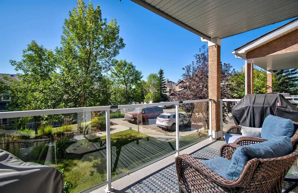 155 Royal Manor NW