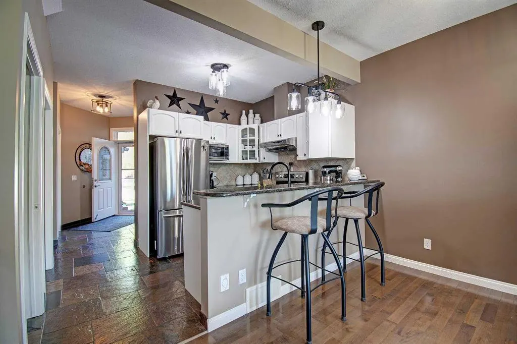 155 Royal Manor NW