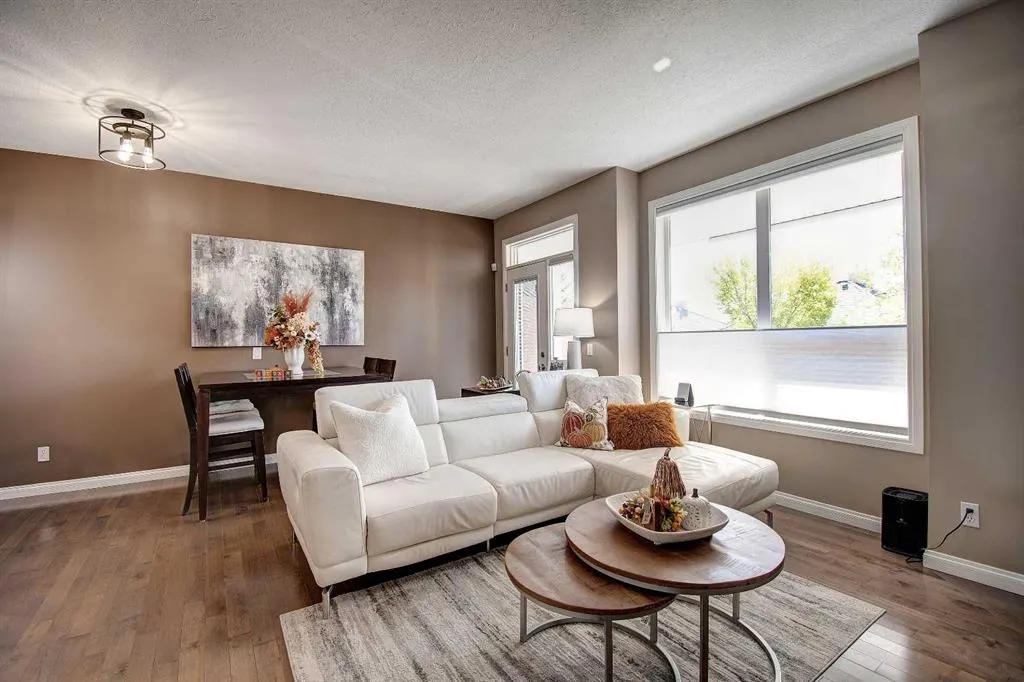 155 Royal Manor NW
