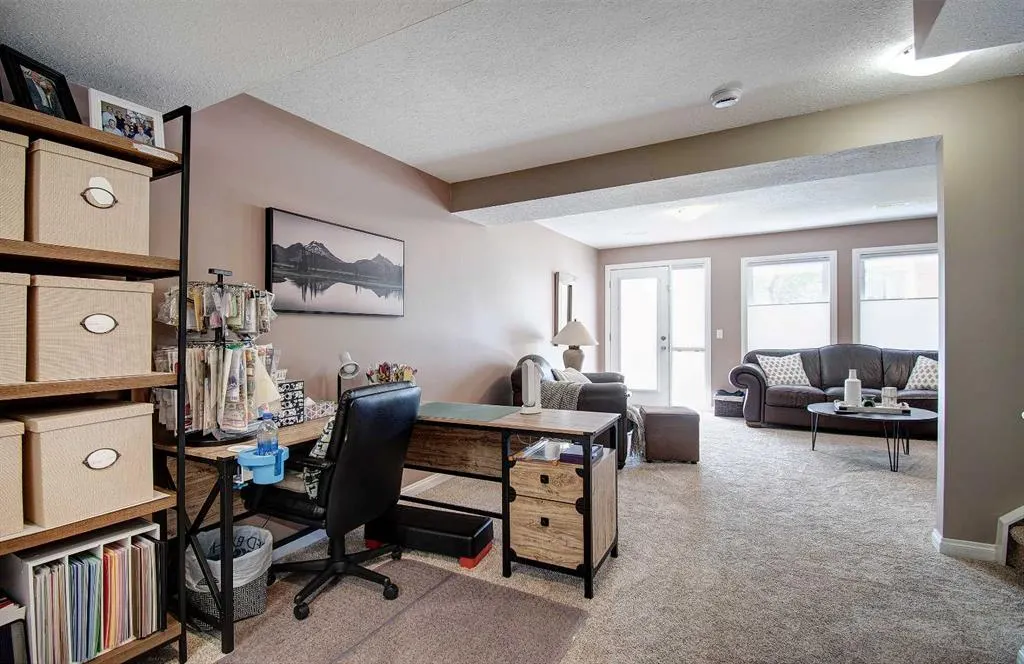 155 Royal Manor NW
