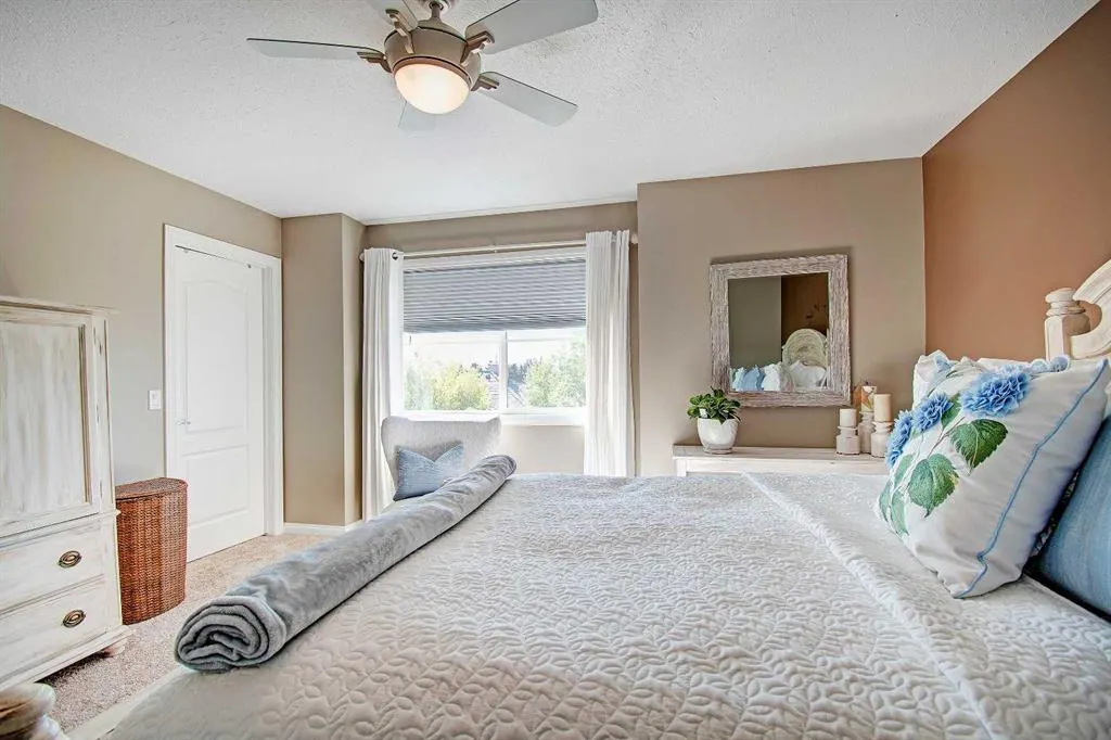 155 Royal Manor NW