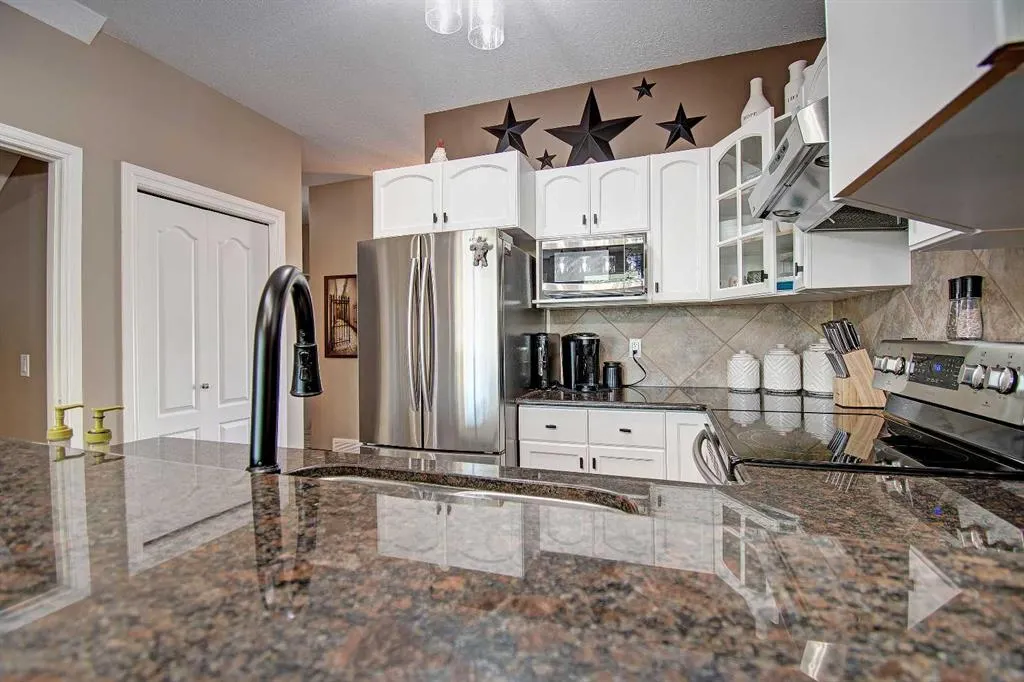 155 Royal Manor NW