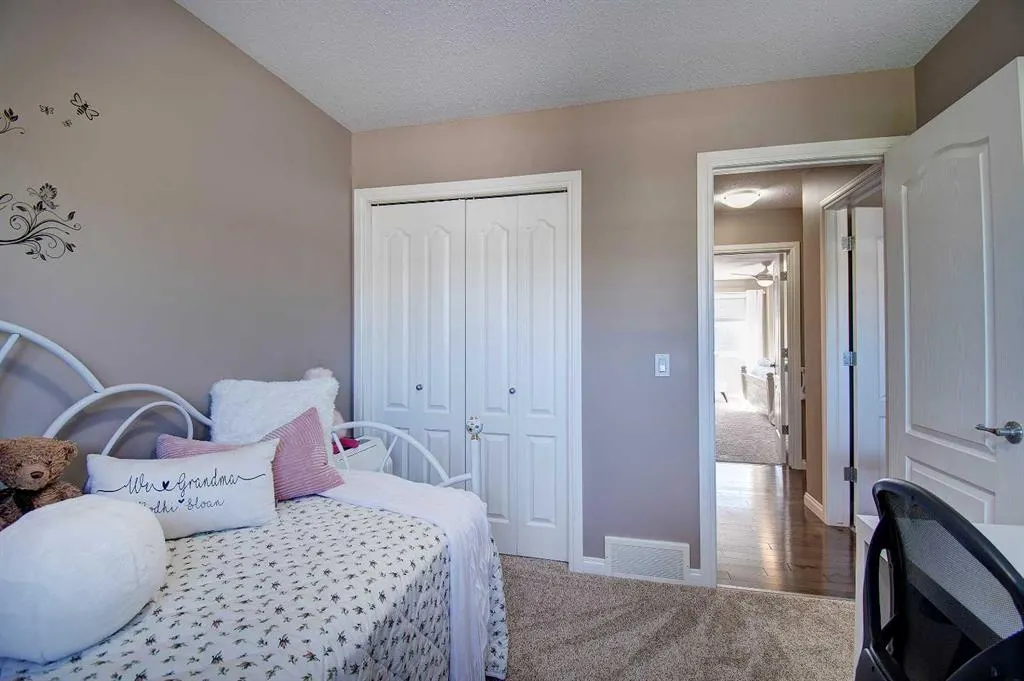 155 Royal Manor NW