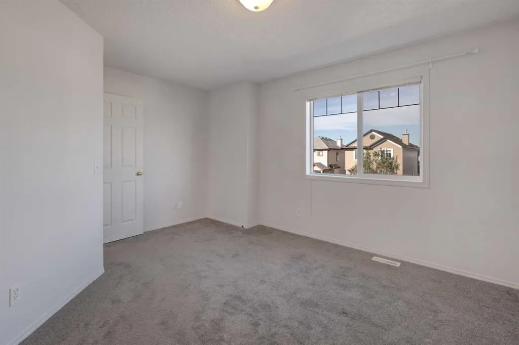 179 Saddlemead Green NE